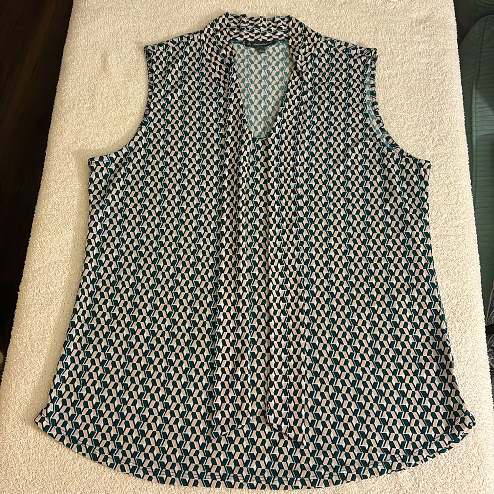 Adrianna Papell sleeveless blouse size L